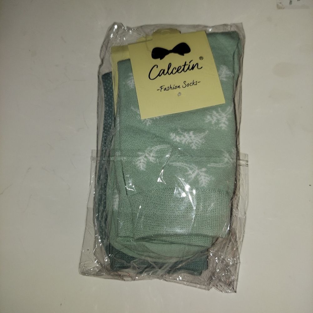 Set Of 2 Pairs: Socks